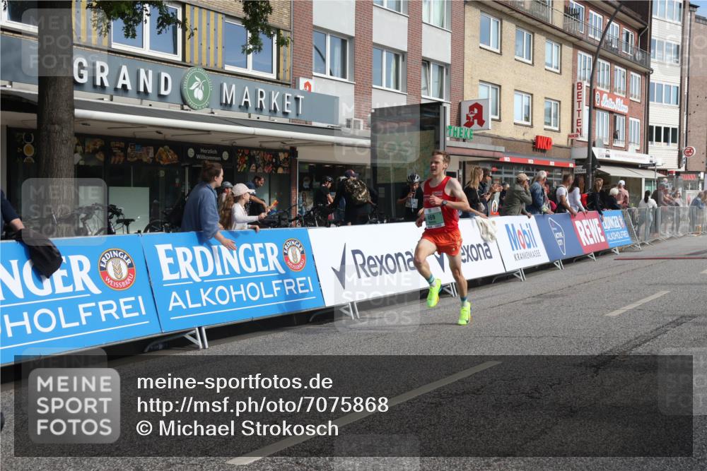 15.09.2024 - PSD Bank Halbmarathon Michael Strokosch http://msf.ph/oto/7075868 15.09.2024 11:07:27 Ziel 462, 464, 469, 476, 482 meine-sportfotos.de