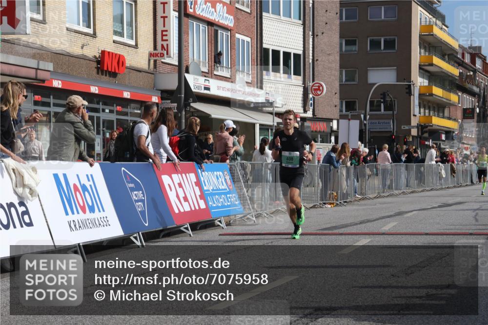 15.09.2024 - PSD Bank Halbmarathon Michael Strokosch http://msf.ph/oto/7075958 15.09.2024 11:08:00 Ziel 408, 479, 483 meine-sportfotos.de