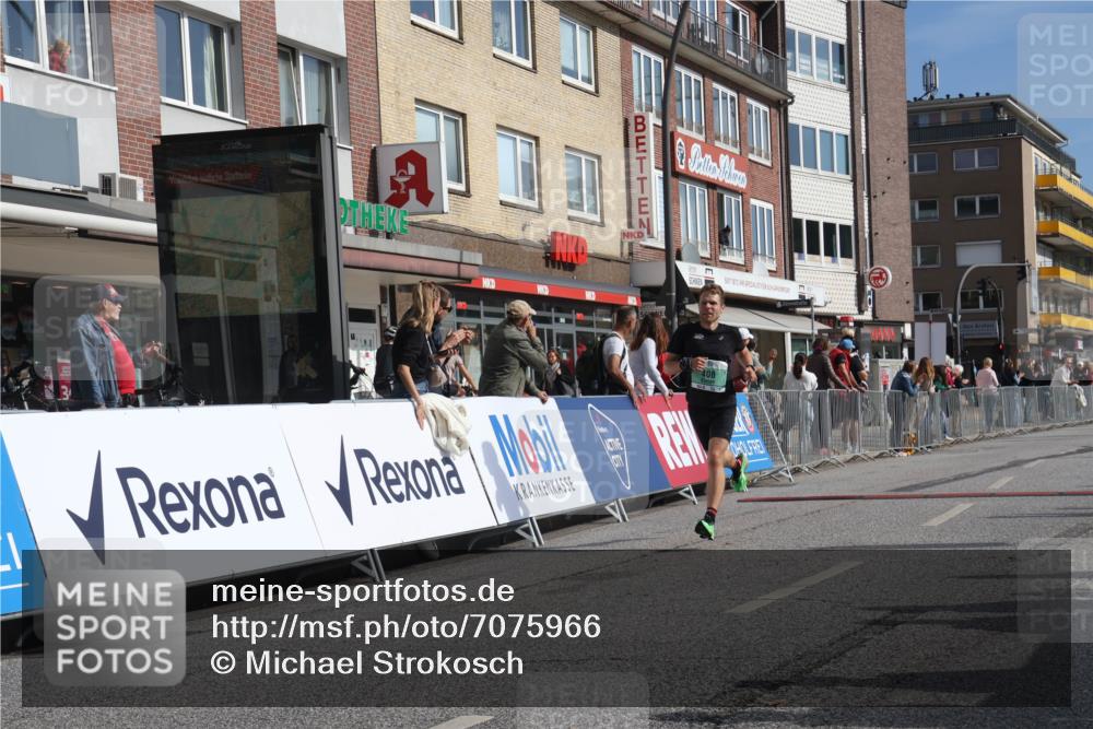 15.09.2024 - PSD Bank Halbmarathon Michael Strokosch http://msf.ph/oto/7075966 15.09.2024 11:08:01 Ziel 408, 479, 483 meine-sportfotos.de