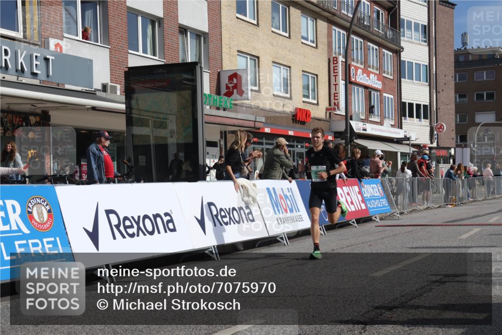 15.09.2024 - PSD Bank Halbmarathon Michael Strokosch http://msf.ph/oto/7075970 15.09.2024 11:08:01 Ziel 408, 479, 483 meine-sportfotos.de