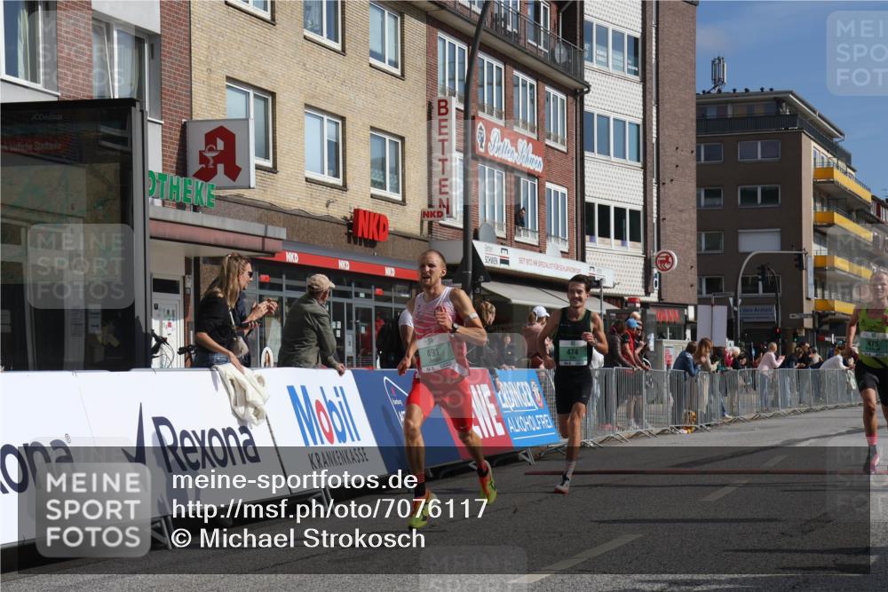15.09.2024 - PSD Bank Halbmarathon Michael Strokosch http://msf.ph/oto/7076117 15.09.2024 11:08:15 Ziel 403, 474, 475, 479, 483, 491, 493 meine-sportfotos.de
