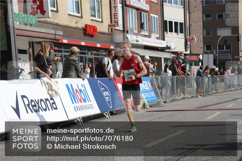 15.09.2024 - PSD Bank Halbmarathon Michael Strokosch http://msf.ph/oto/7076180 15.09.2024 11:08:22 Ziel 403, 474, 475, 491, 493, 1076 meine-sportfotos.de