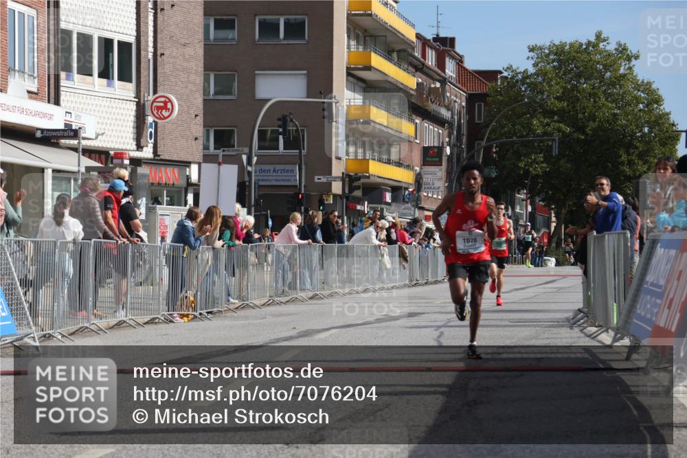 15.09.2024 - PSD Bank Halbmarathon Michael Strokosch http://msf.ph/oto/7076204 15.09.2024 11:08:27 Ziel 474, 475, 477, 487, 491, 493, 562, 1076 meine-sportfotos.de