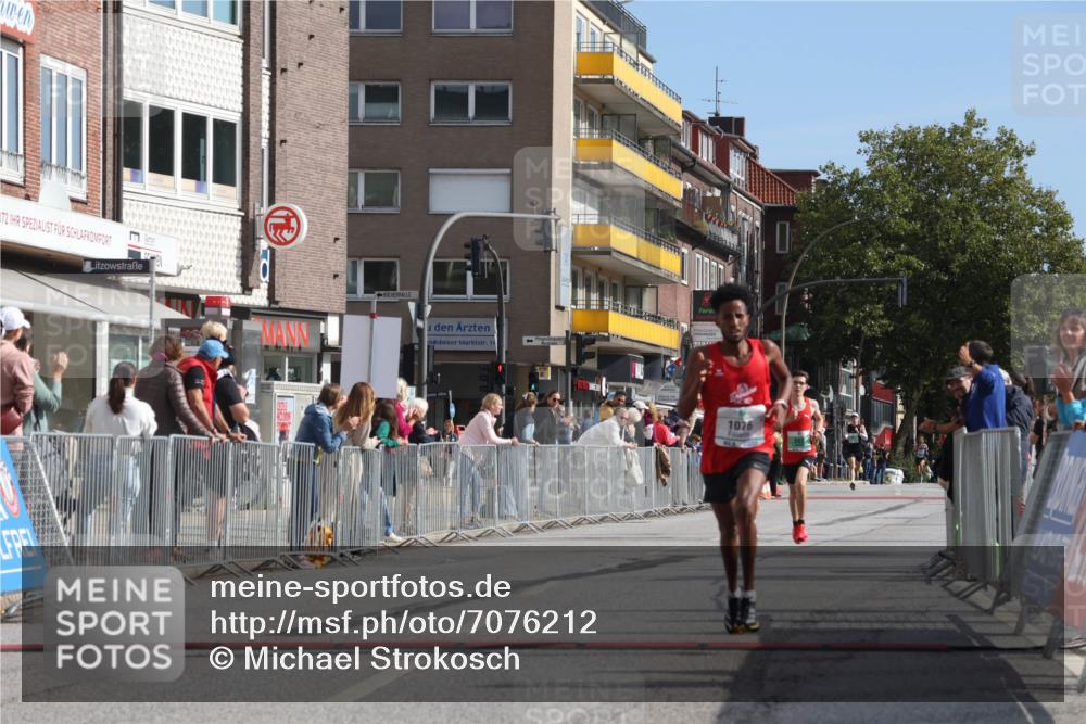 15.09.2024 - PSD Bank Halbmarathon Michael Strokosch http://msf.ph/oto/7076212 15.09.2024 11:08:27 Ziel 474, 475, 477, 487, 491, 493, 562, 1076 meine-sportfotos.de