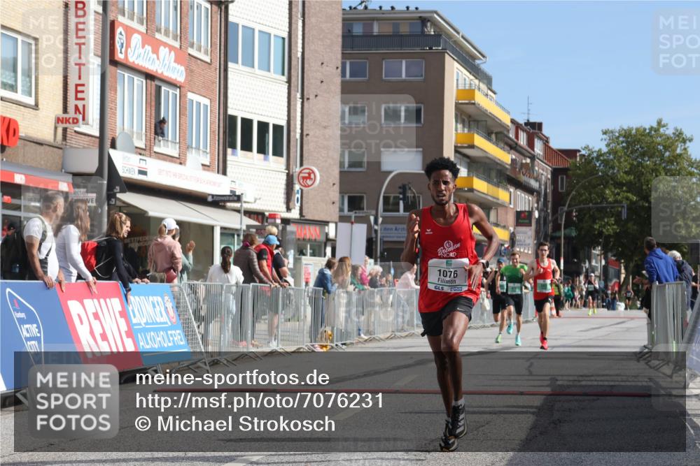 15.09.2024 - PSD Bank Halbmarathon Michael Strokosch http://msf.ph/oto/7076231 15.09.2024 11:08:28 Ziel 474, 475, 477, 487, 491, 493, 562, 1076 meine-sportfotos.de