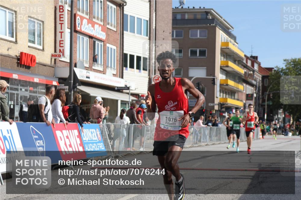 15.09.2024 - PSD Bank Halbmarathon Michael Strokosch http://msf.ph/oto/7076244 15.09.2024 11:08:29 Ziel 474, 475, 477, 487, 493, 562, 1076 meine-sportfotos.de