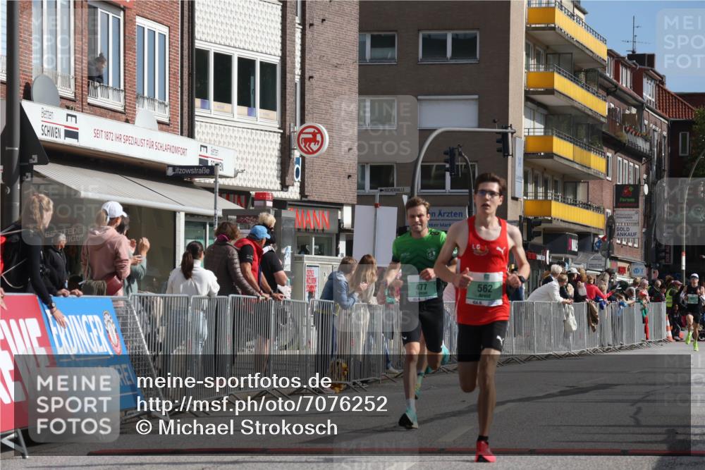 15.09.2024 - PSD Bank Halbmarathon Michael Strokosch http://msf.ph/oto/7076252 15.09.2024 11:08:31 Ziel 477, 487, 493, 562, 1076 meine-sportfotos.de