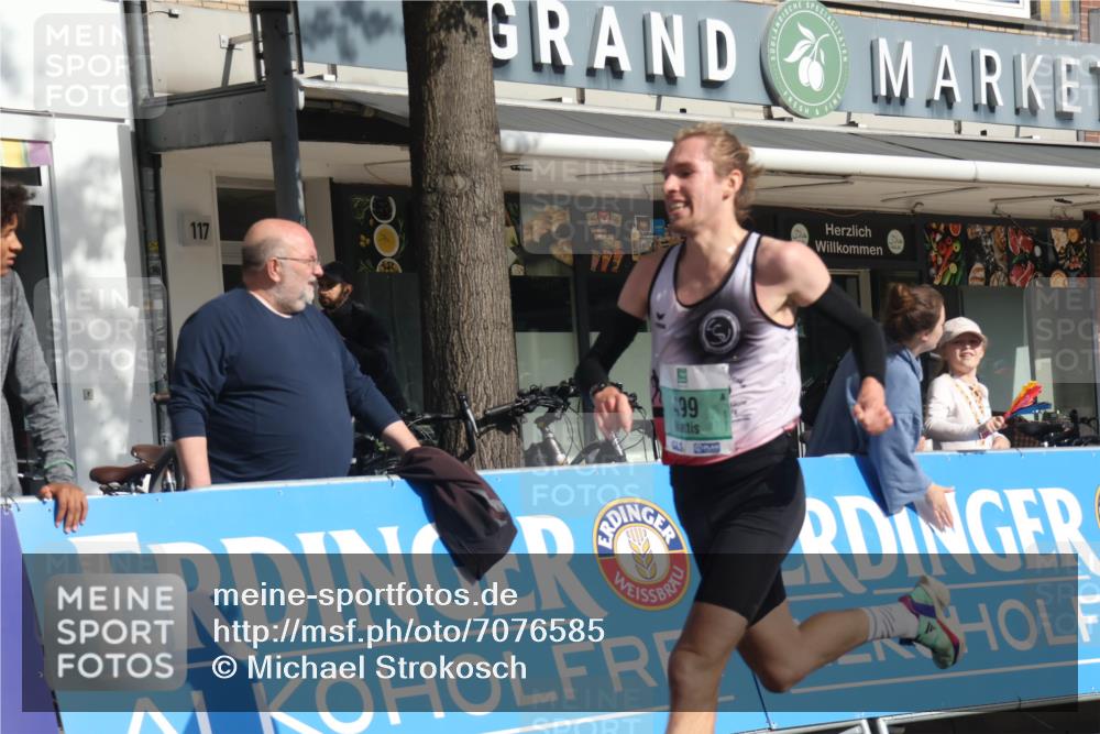 15.09.2024 - PSD Bank Halbmarathon Michael Strokosch http://msf.ph/oto/7076585 15.09.2024 11:09:13 Ziel 495, 499, 510, 529 meine-sportfotos.de