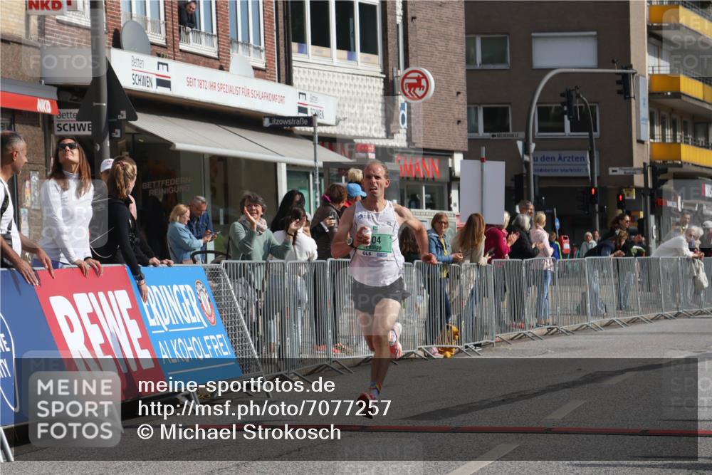 15.09.2024 - PSD Bank Halbmarathon Michael Strokosch http://msf.ph/oto/7077257 15.09.2024 11:10:34 Ziel 404, 512, 520, 840 meine-sportfotos.de