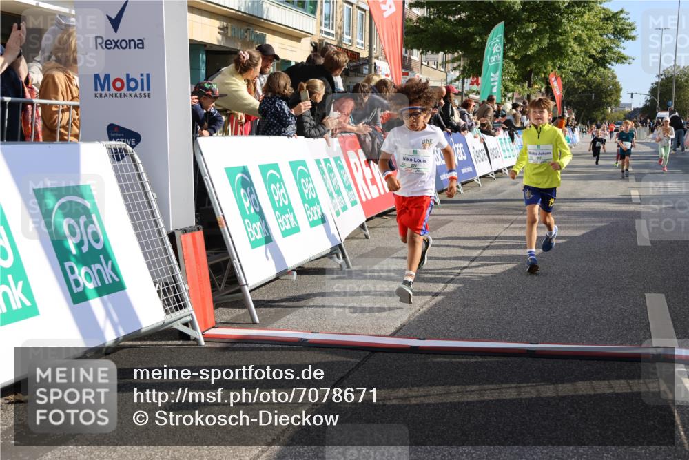 15.09.2024 - PSD Bank Halbmarathon Strokosch-Dieckow http://msf.ph/oto/7078671 15.09.2024 10:31:26 Ziel 24, 25, 39, 72, 104, 105, 126, 141, 160, 163, 191, 277, 287 meine-sportfotos.de
