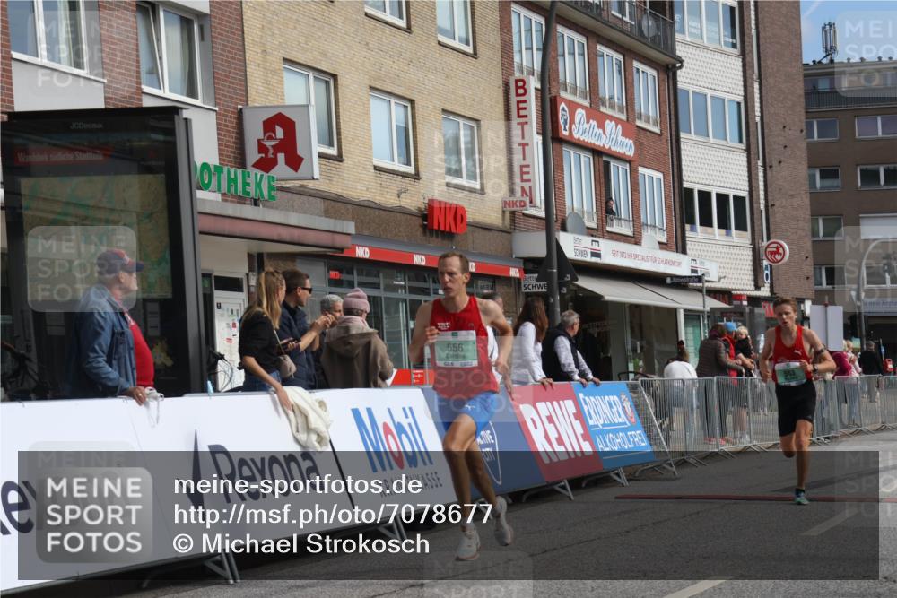 15.09.2024 - PSD Bank Halbmarathon Michael Strokosch http://msf.ph/oto/7078677 15.09.2024 11:13:24 Ziel 553, 555, 556, 594, 603, 657 meine-sportfotos.de