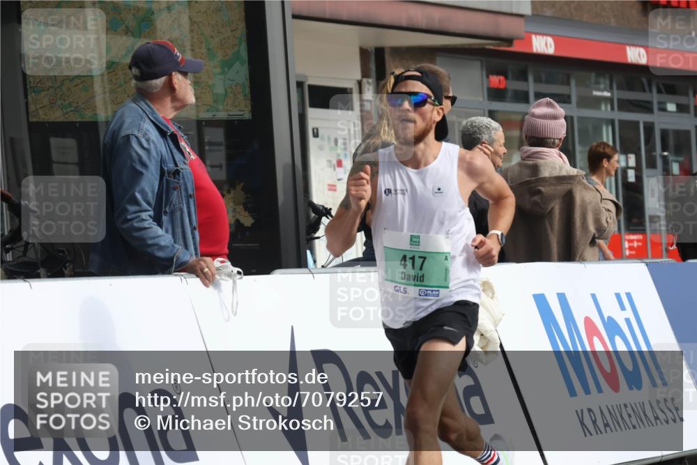 15.09.2024 - PSD Bank Halbmarathon Michael Strokosch http://msf.ph/oto/7079257 15.09.2024 11:14:15 Ziel 406, 417, 421, 549, 589 meine-sportfotos.de