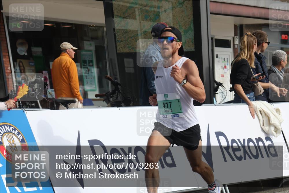 15.09.2024 - PSD Bank Halbmarathon Michael Strokosch http://msf.ph/oto/7079263 15.09.2024 11:14:16 Ziel 406, 417, 421, 549, 589 meine-sportfotos.de