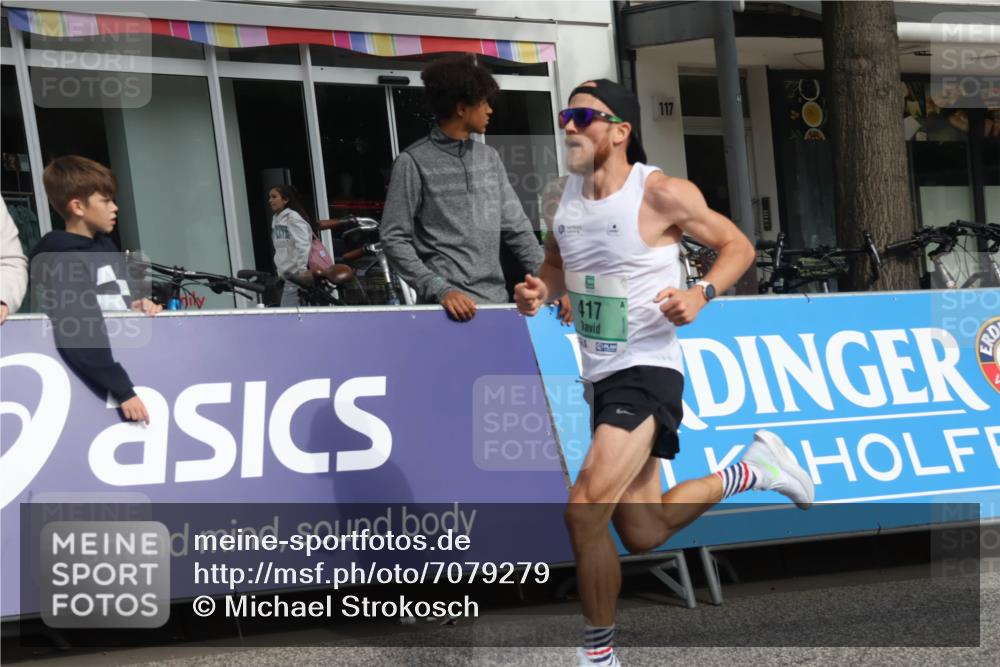 15.09.2024 - PSD Bank Halbmarathon Michael Strokosch http://msf.ph/oto/7079279 15.09.2024 11:14:17 Ziel 406, 417, 421, 549, 589, 613 meine-sportfotos.de