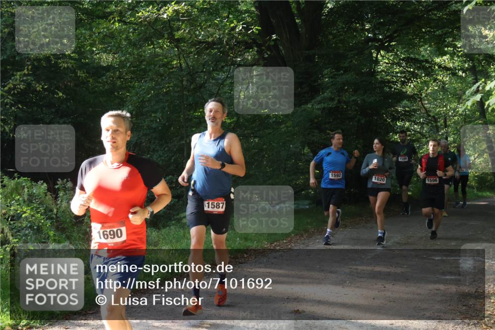 22.09.2024 - 32. Volkslauf durch das schöne Alstertal Luisa Fischer http://msf.ph/oto/7101692 22.09.2024 10:22:15 Laufen 1587, 1690, 1592, 1020, 1586, 1596, 112 meine-sportfotos.de
