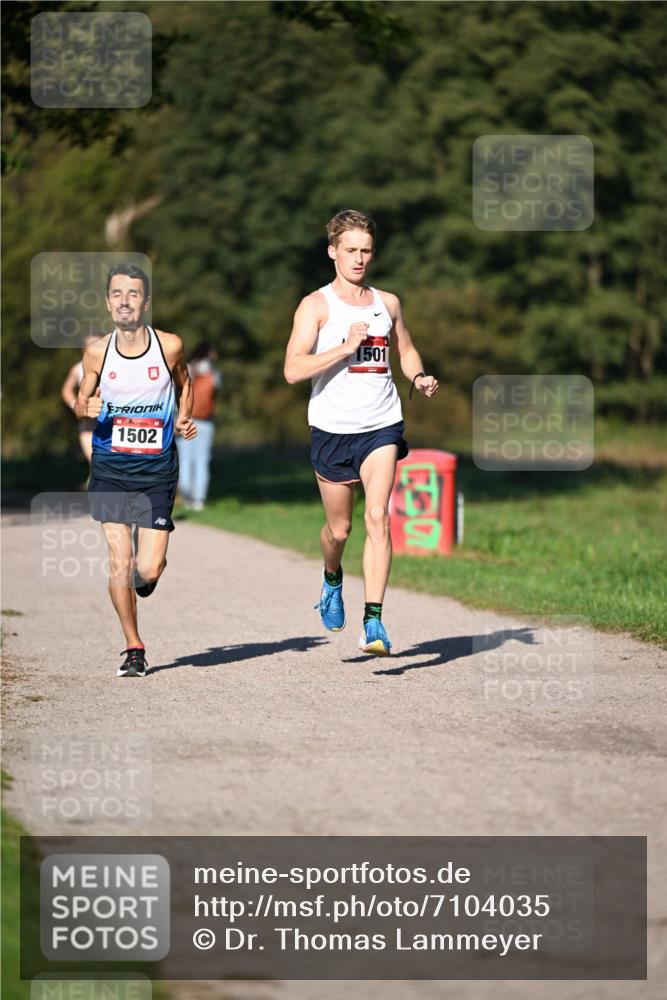 22.09.2024 - 32. Volkslauf durch das schöne Alstertal Dr. Thomas Lammeyer http://msf.ph/oto/7104035 22.09.2024 10:04:06 Laufen 1502, 1501 meine-sportfotos.de