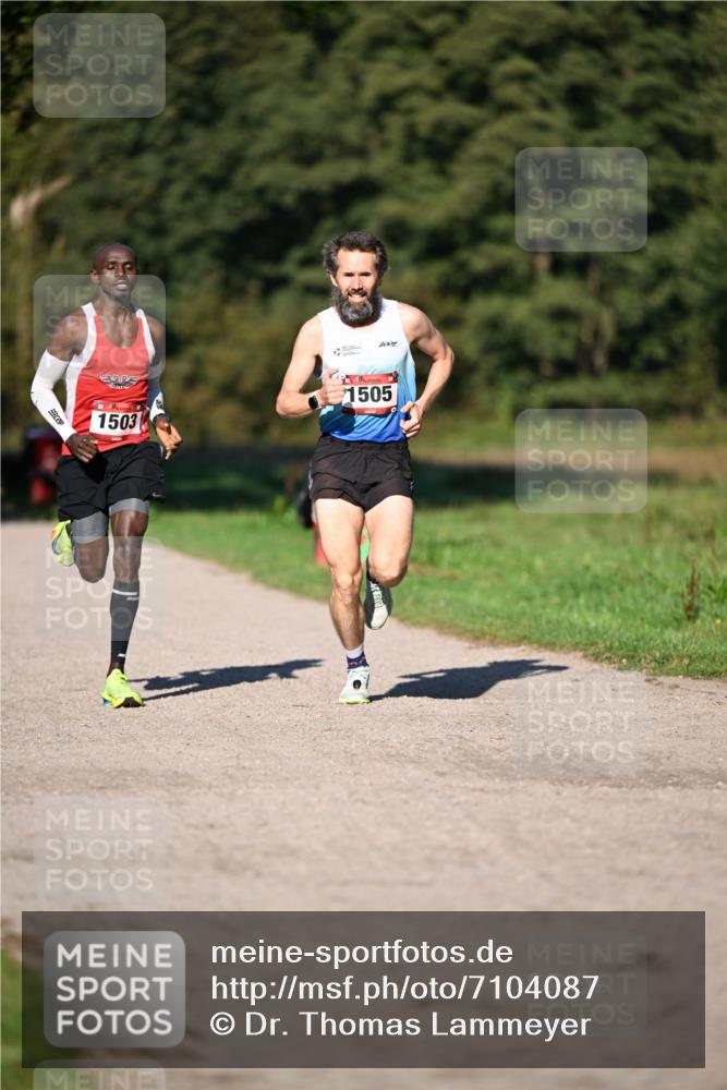 22.09.2024 - 32. Volkslauf durch das schöne Alstertal Dr. Thomas Lammeyer http://msf.ph/oto/7104087 22.09.2024 10:04:11 Laufen 7001, 1505, 1503 meine-sportfotos.de