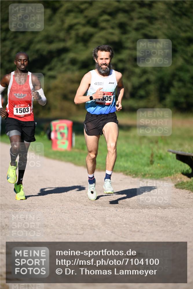 22.09.2024 - 32. Volkslauf durch das schöne Alstertal Dr. Thomas Lammeyer http://msf.ph/oto/7104100 22.09.2024 10:04:12 Laufen 7001, 505, 1503 meine-sportfotos.de