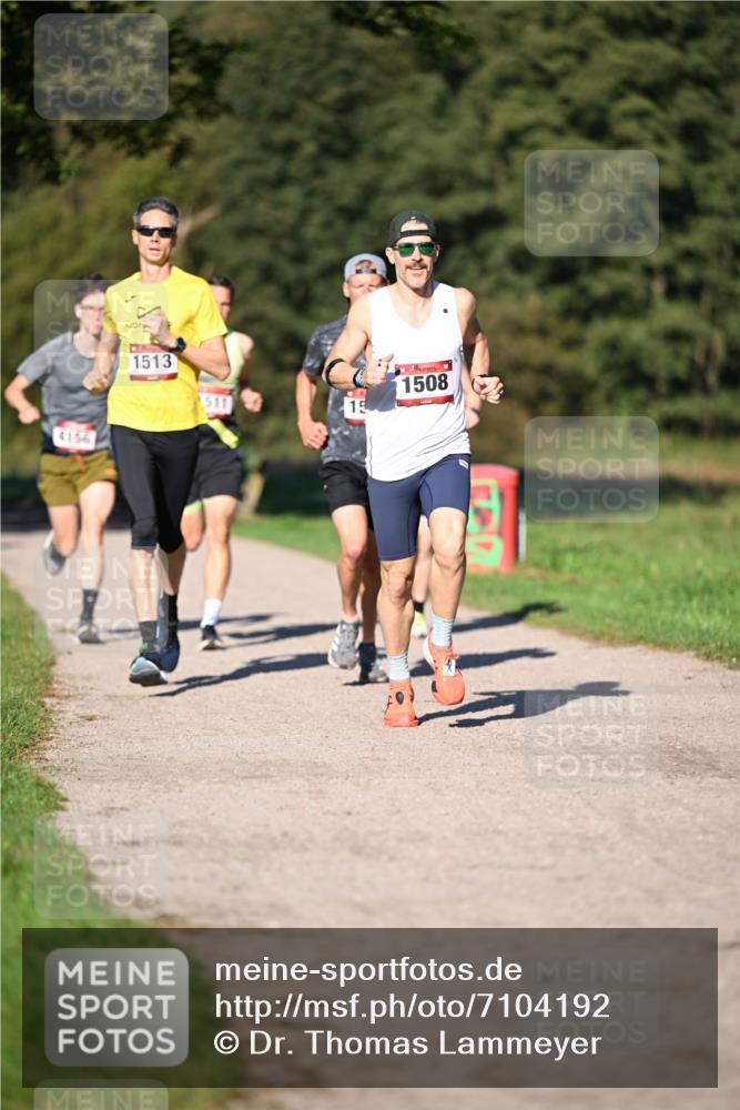 22.09.2024 - 32. Volkslauf durch das schöne Alstertal Dr. Thomas Lammeyer http://msf.ph/oto/7104192 22.09.2024 10:04:30 Laufen 4156, 1513, 1508, 511, 15 meine-sportfotos.de