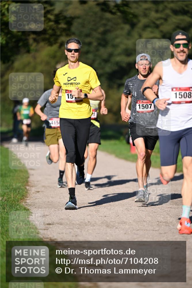 22.09.2024 - 32. Volkslauf durch das schöne Alstertal Dr. Thomas Lammeyer http://msf.ph/oto/7104208 22.09.2024 10:04:31 Laufen 415, 15, 1507, 1508 meine-sportfotos.de