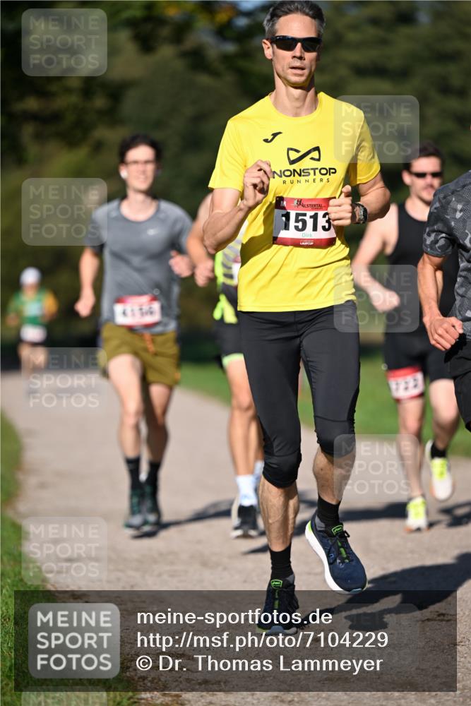 22.09.2024 - 32. Volkslauf durch das schöne Alstertal Dr. Thomas Lammeyer http://msf.ph/oto/7104229 22.09.2024 10:04:33 Laufen 4156, 1513, 3723 meine-sportfotos.de