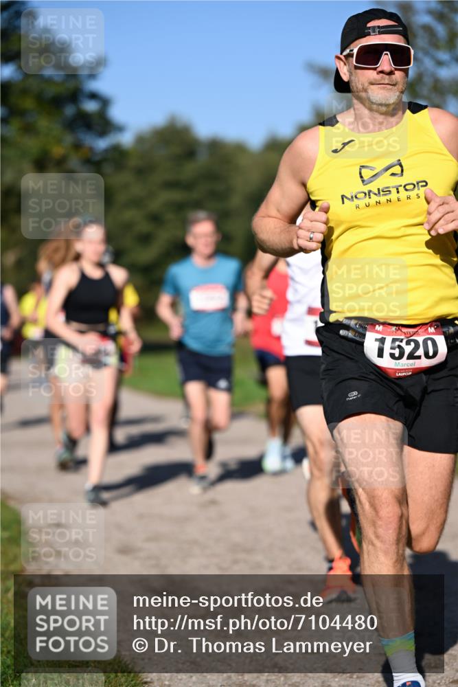 22.09.2024 - 32. Volkslauf durch das schöne Alstertal Dr. Thomas Lammeyer http://msf.ph/oto/7104480 22.09.2024 10:05:09 Laufen 1520 meine-sportfotos.de