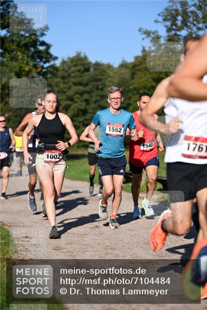 22.09.2024 - 32. Volkslauf durch das schöne Alstertal Dr. Thomas Lammeyer http://msf.ph/oto/7104484 22.09.2024 10:05:09 Laufen 1002, 1562, 1540, 1761 meine-sportfotos.de