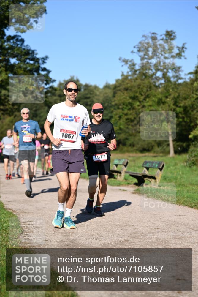 22.09.2024 - 32. Volkslauf durch das schöne Alstertal Dr. Thomas Lammeyer http://msf.ph/oto/7105857 22.09.2024 10:07:22 Laufen 1641, 2011, 1667, 1677 meine-sportfotos.de