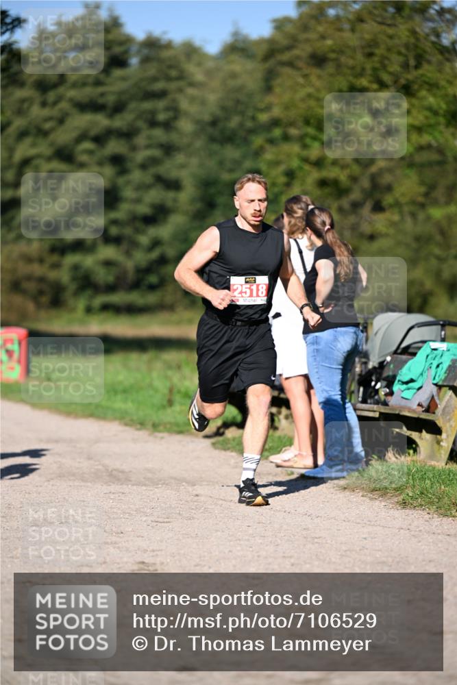 22.09.2024 - 32. Volkslauf durch das schöne Alstertal Dr. Thomas Lammeyer http://msf.ph/oto/7106529 22.09.2024 10:25:05 Laufen 2518 meine-sportfotos.de