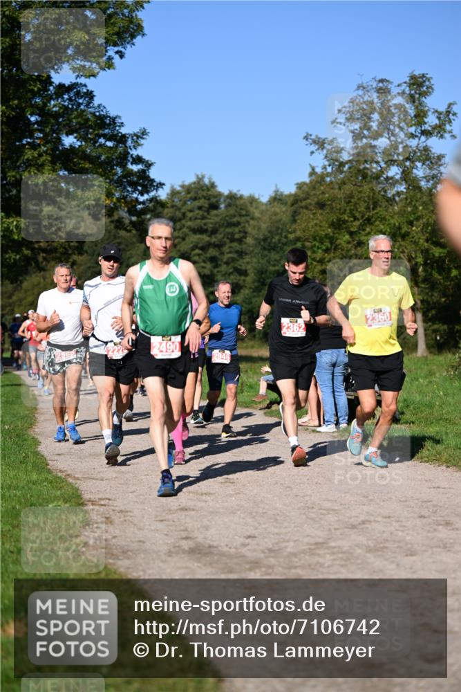 22.09.2024 - 32. Volkslauf durch das schöne Alstertal Dr. Thomas Lammeyer http://msf.ph/oto/7106742 22.09.2024 10:25:44 Laufen 2565, 2490, 2946, 2362, 2360 meine-sportfotos.de