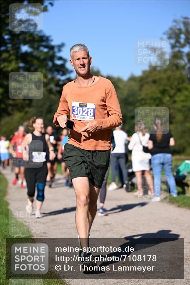 22.09.2024 - 32. Volkslauf durch das schöne Alstertal Dr. Thomas Lammeyer http://msf.ph/oto/7108178 22.09.2024 10:36:16 Laufen 3028 meine-sportfotos.de