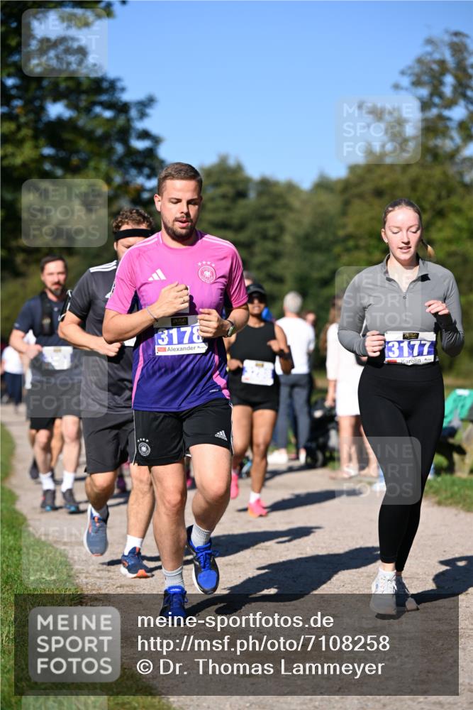 22.09.2024 - 32. Volkslauf durch das schöne Alstertal Dr. Thomas Lammeyer http://msf.ph/oto/7108258 22.09.2024 10:36:30 Laufen 3178, 3177 meine-sportfotos.de