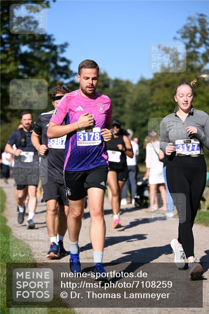 22.09.2024 - 32. Volkslauf durch das schöne Alstertal Dr. Thomas Lammeyer http://msf.ph/oto/7108259 22.09.2024 10:36:30 Laufen 3387, 3178, 3177 meine-sportfotos.de