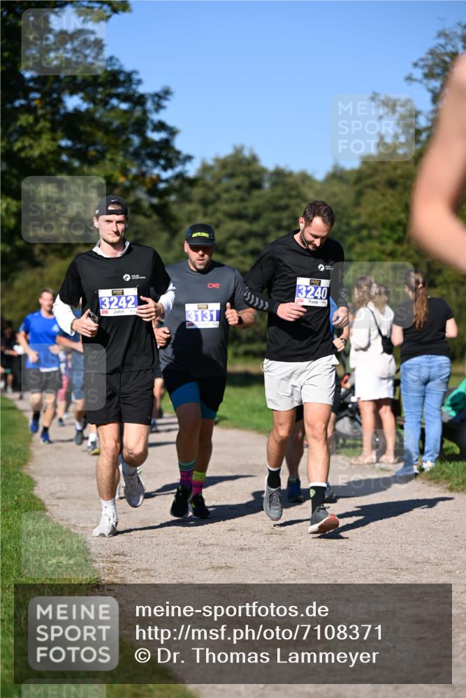 22.09.2024 - 32. Volkslauf durch das schöne Alstertal Dr. Thomas Lammeyer http://msf.ph/oto/7108371 22.09.2024 10:36:53 Laufen 3240, 3242, 3131 meine-sportfotos.de