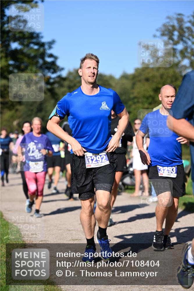 22.09.2024 - 32. Volkslauf durch das schöne Alstertal Dr. Thomas Lammeyer http://msf.ph/oto/7108404 22.09.2024 10:36:58 Laufen 3292, 3293 meine-sportfotos.de