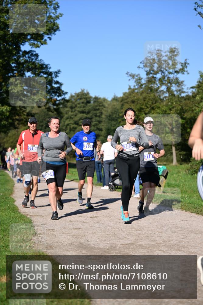 22.09.2024 - 32. Volkslauf durch das schöne Alstertal Dr. Thomas Lammeyer http://msf.ph/oto/7108610 22.09.2024 10:37:42 Laufen 3108, 3106, 3035, 3107 meine-sportfotos.de