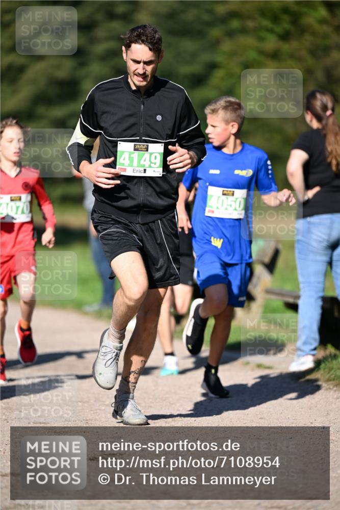 22.09.2024 - 32. Volkslauf durch das schöne Alstertal Dr. Thomas Lammeyer http://msf.ph/oto/7108954 22.09.2024 10:39:22 Laufen 4070, 4149, 4050 meine-sportfotos.de