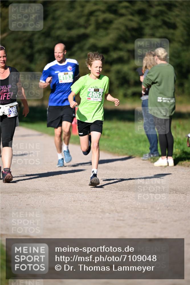22.09.2024 - 32. Volkslauf durch das schöne Alstertal Dr. Thomas Lammeyer http://msf.ph/oto/7109048 22.09.2024 10:39:49 Laufen 4153, 399, 4962, 3337 meine-sportfotos.de