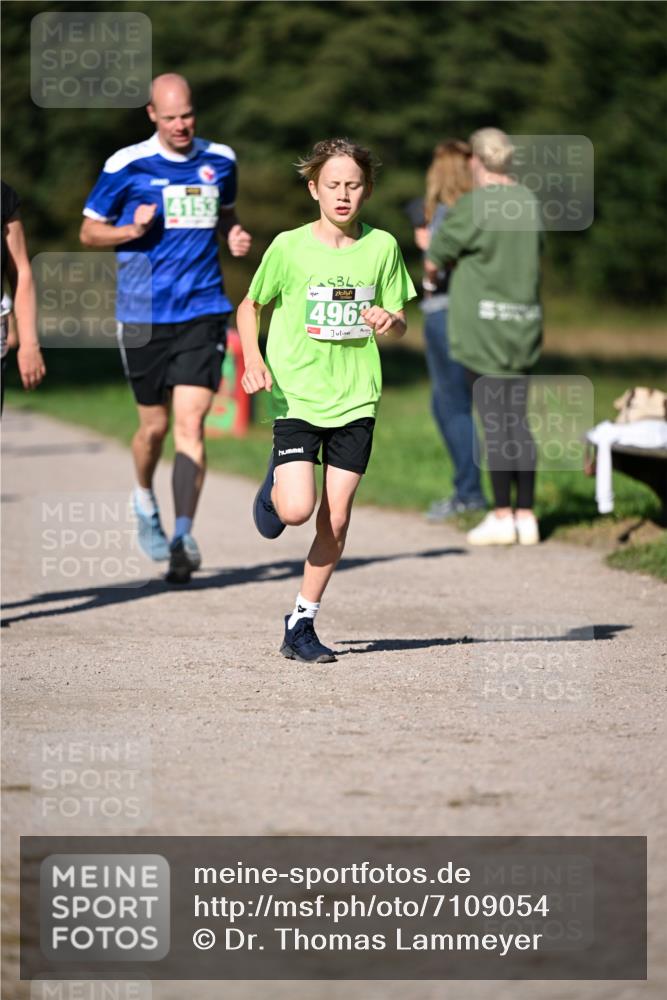 22.09.2024 - 32. Volkslauf durch das schöne Alstertal Dr. Thomas Lammeyer http://msf.ph/oto/7109054 22.09.2024 10:39:50 Laufen 4153, 5, 44, 4962 meine-sportfotos.de