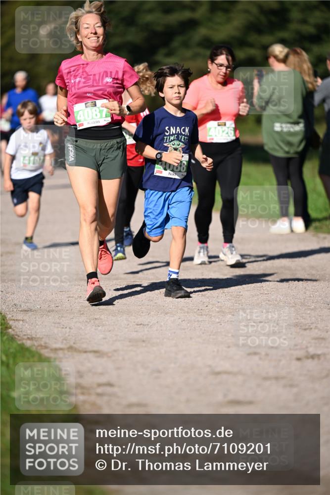22.09.2024 - 32. Volkslauf durch das schöne Alstertal Dr. Thomas Lammeyer http://msf.ph/oto/7109201 22.09.2024 10:40:33 Laufen 4087, 4038, 4026 meine-sportfotos.de
