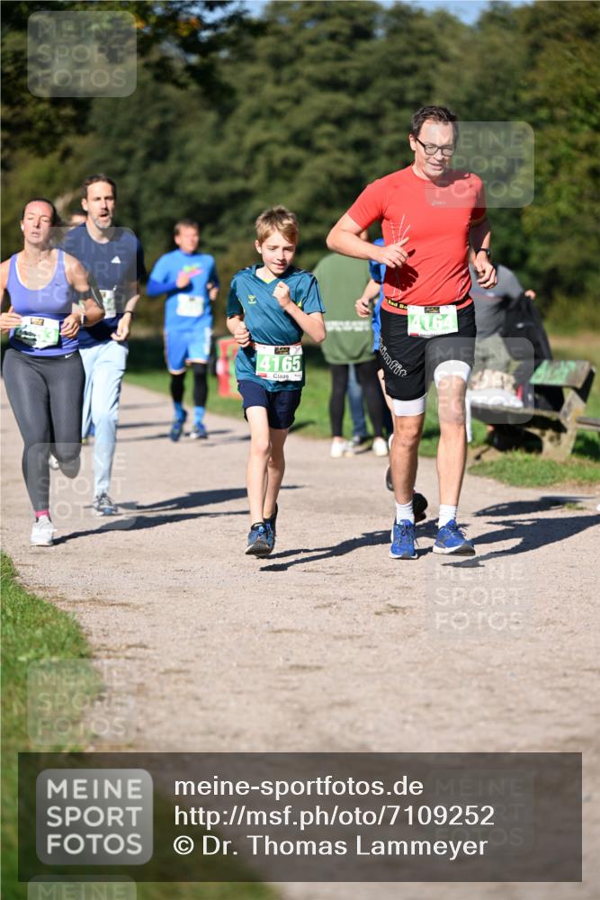 22.09.2024 - 32. Volkslauf durch das schöne Alstertal Dr. Thomas Lammeyer http://msf.ph/oto/7109252 22.09.2024 10:40:48 Laufen 4165, 4164 meine-sportfotos.de