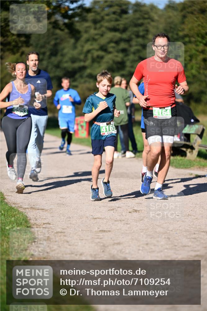 22.09.2024 - 32. Volkslauf durch das schöne Alstertal Dr. Thomas Lammeyer http://msf.ph/oto/7109254 22.09.2024 10:40:48 Laufen 4165, 4164 meine-sportfotos.de