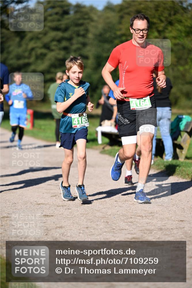 22.09.2024 - 32. Volkslauf durch das schöne Alstertal Dr. Thomas Lammeyer http://msf.ph/oto/7109259 22.09.2024 10:40:48 Laufen 4165, 4164 meine-sportfotos.de