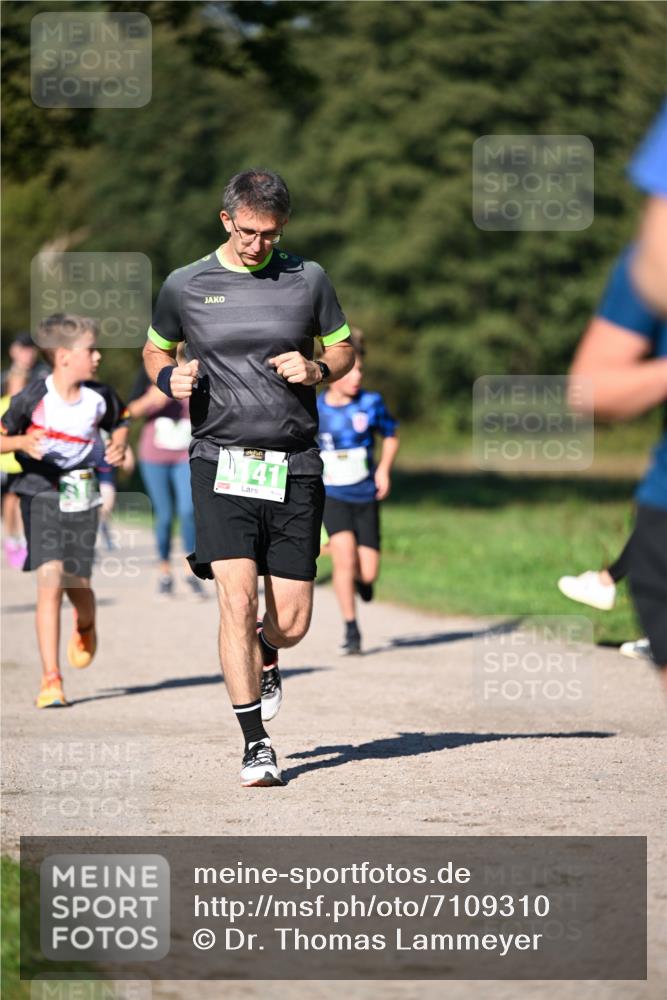 22.09.2024 - 32. Volkslauf durch das schöne Alstertal Dr. Thomas Lammeyer http://msf.ph/oto/7109310 22.09.2024 10:41:03 Laufen  meine-sportfotos.de