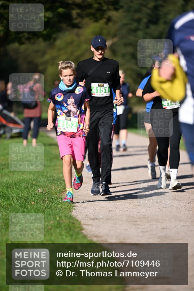 22.09.2024 - 32. Volkslauf durch das schöne Alstertal Dr. Thomas Lammeyer http://msf.ph/oto/7109446 22.09.2024 10:41:35 Laufen 4152, 4151, 4148 meine-sportfotos.de
