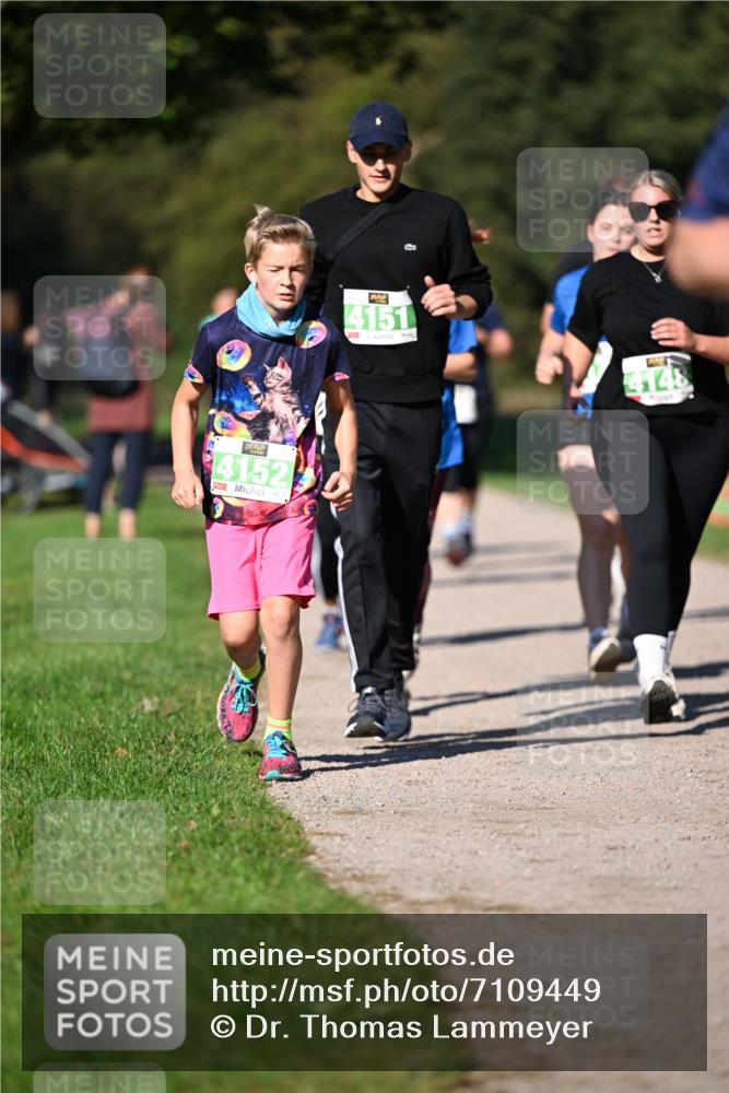 22.09.2024 - 32. Volkslauf durch das schöne Alstertal Dr. Thomas Lammeyer http://msf.ph/oto/7109449 22.09.2024 10:41:35 Laufen 4152, 4151, 4148 meine-sportfotos.de