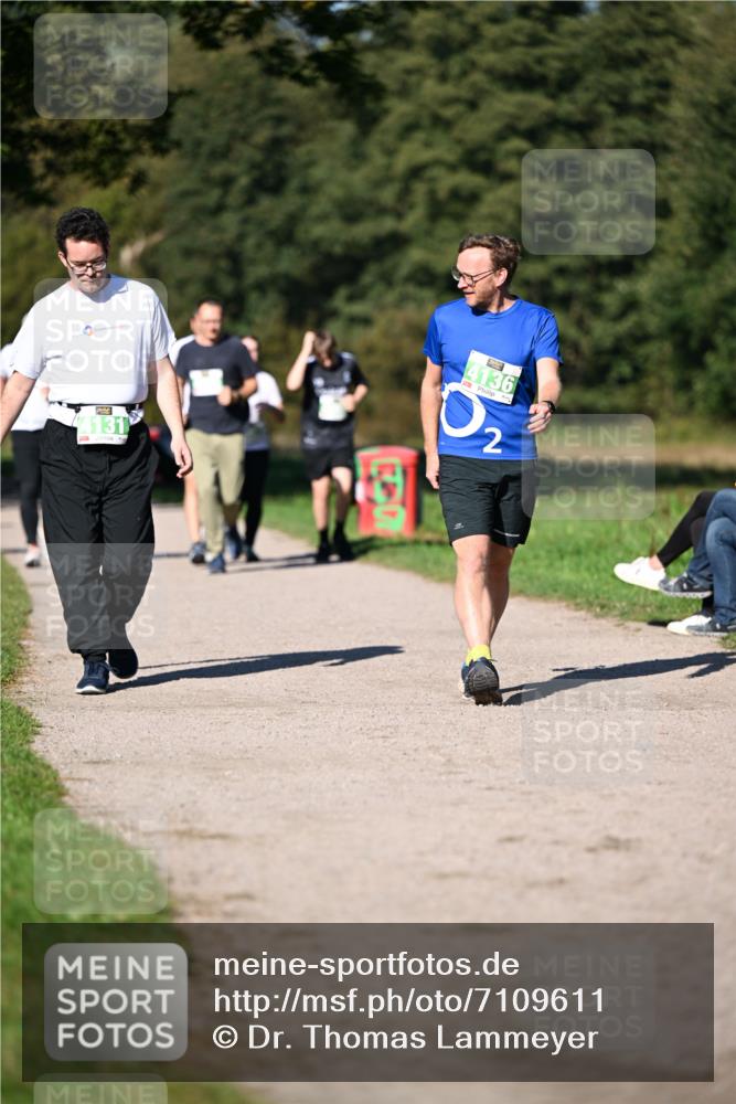 22.09.2024 - 32. Volkslauf durch das schöne Alstertal Dr. Thomas Lammeyer http://msf.ph/oto/7109611 22.09.2024 10:42:16 Laufen 4131, 4136, 02 meine-sportfotos.de