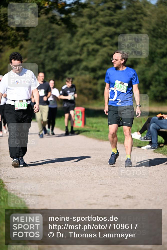 22.09.2024 - 32. Volkslauf durch das schöne Alstertal Dr. Thomas Lammeyer http://msf.ph/oto/7109617 22.09.2024 10:42:16 Laufen 4131, 4136 meine-sportfotos.de