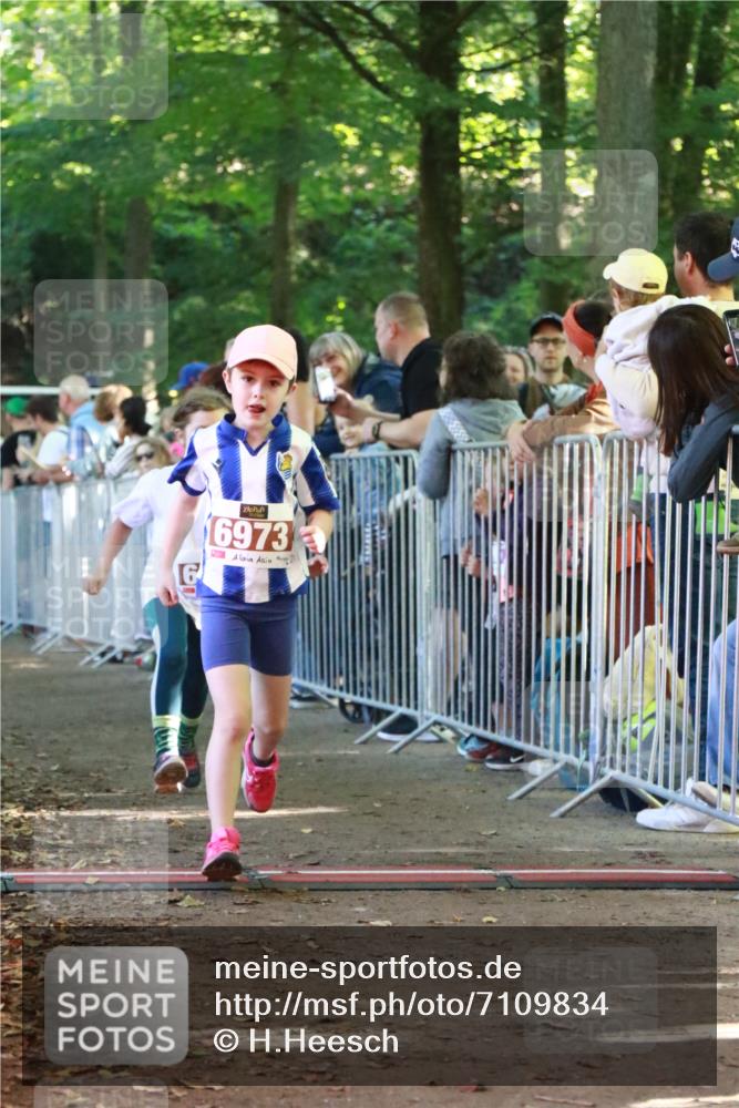 22.09.2024 - 32. Volkslauf durch das schöne Alstertal H.Heesch http://msf.ph/oto/7109834 22.09.2024 10:43:17 Ziel  meine-sportfotos.de