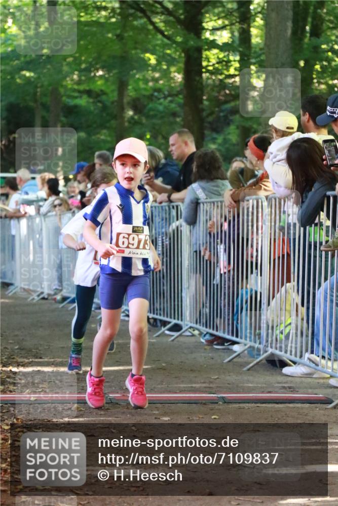 22.09.2024 - 32. Volkslauf durch das schöne Alstertal H.Heesch http://msf.ph/oto/7109837 22.09.2024 10:43:18 Ziel  meine-sportfotos.de